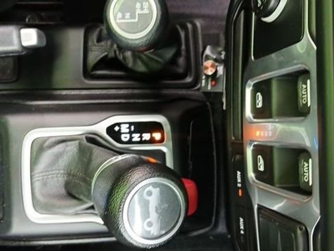 Used 2018 Jeep Wrangler Sport AWD/4WD image 31