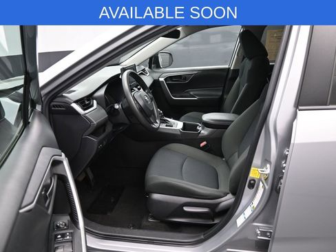 Used 2022 Toyota RAV4 LE image 9