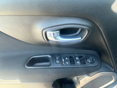 Used 2017 Jeep Renegade Sport w/ Power & Air Group image 16