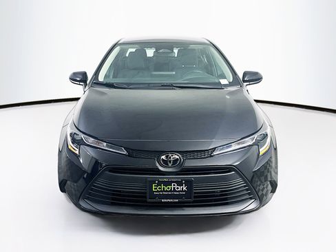 Used 2025 Toyota Corolla LE image 2