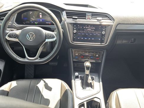 Used 2023 Volkswagen Tiguan SE FWD image 17