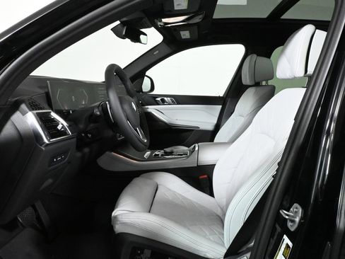 Used 2026 BMW X5 xDrive40i w/ Premium Package AWD/4WD image 3