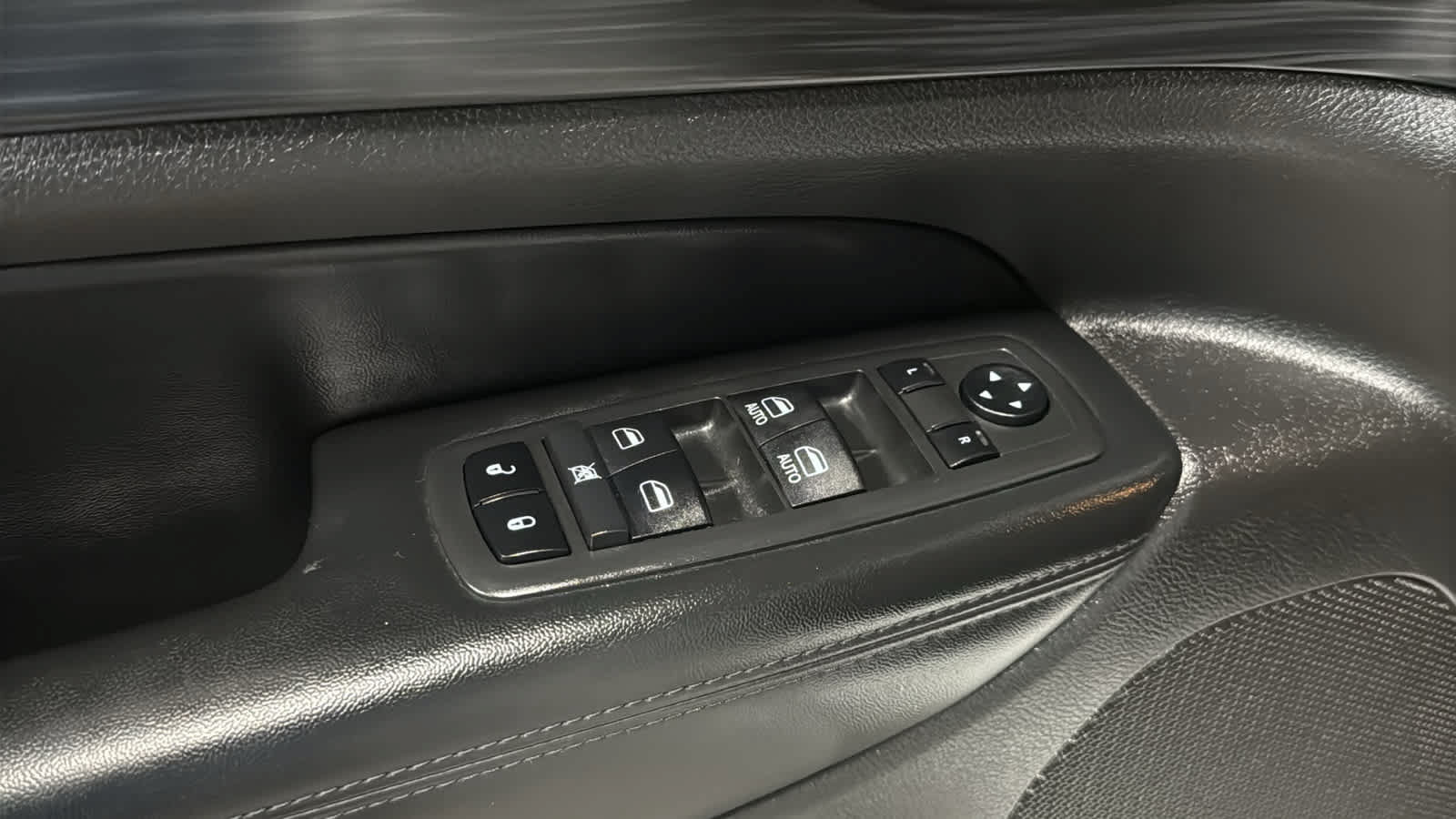 Used 2020 Jeep Grand Cherokee Altitude AWD/4WD image 23