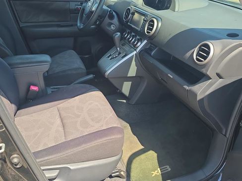 Used 2015 Scion xB FWD image 12