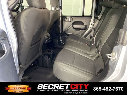 Used 2023 Jeep Gladiator Sport AWD/4WD image 29