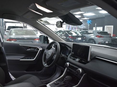 Used 2025 Toyota RAV4 XLE image 19