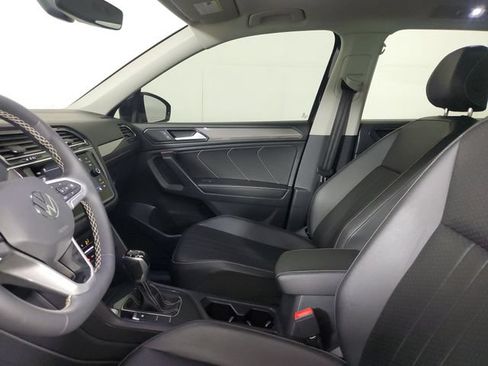 Used 2023 Volkswagen Tiguan SE w/ Panoramic Sunroof Package FWD image 20