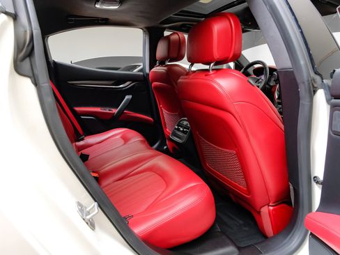 Used 2023 Maserati Ghibli GT RWD image 38
