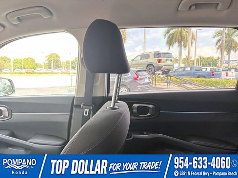 Used 2023 Kia Sorento LX FWD image 12