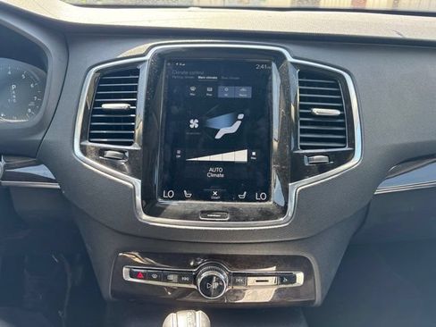 Used 2018 Volvo XC90 T6 Momentum w/ Momentum Plus Package AWD/4WD image 16