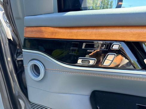 Used 2022 Jeep Grand Wagoneer Series II AWD/4WD image 11