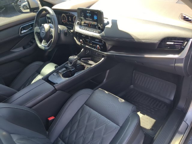Used 2023 Nissan Rogue Platinum w/ Platinum Premium Package FWD image 12