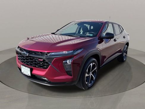 Used 2024 Chevrolet Trax RS image 2