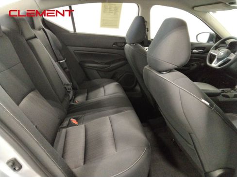 Used 2025 Nissan Altima 2.5 SV image 33