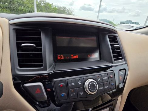 Used 2016 Nissan Pathfinder S FWD image 27