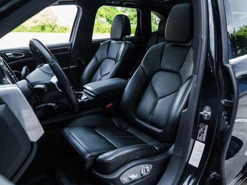 Used 2012 Porsche Cayenne image 4