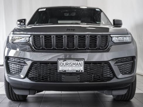 New 2025 Jeep Grand Cherokee 4WD image 2