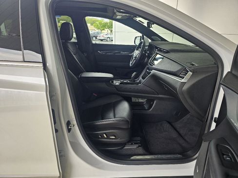 Used 2024 Cadillac XT5 Premium Luxury w/ Technology Package AWD/4WD image 12