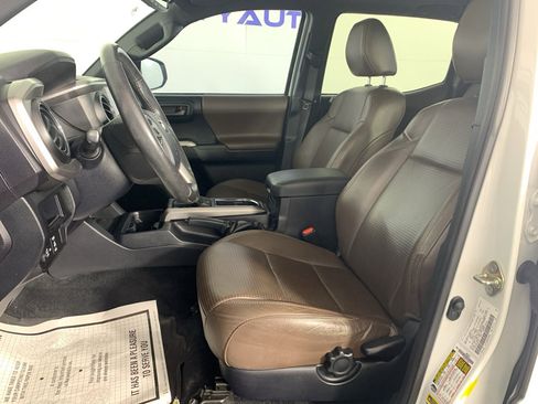 Used 2016 Toyota Tacoma Limited w/ Towing Package image 16