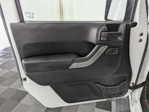 Used 2015 Jeep Wrangler Unlimited Sport image 12