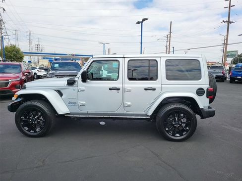 Used 2024 Jeep Wrangler Unlimited Sahara AWD/4WD image 32