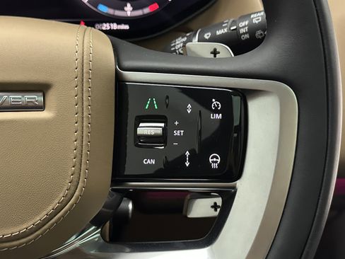 Used 2025 Land Rover Range Rover Long Wheelbase SE image 14