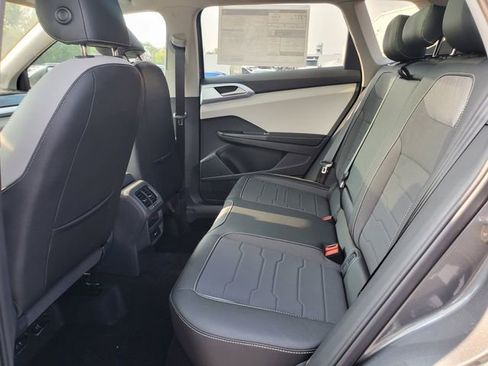 New 2025 Volkswagen Taos SE image 8