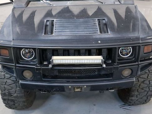 Used 2003 HUMMER H2 w/ Preferred Equipment Group AWD/4WD image 29