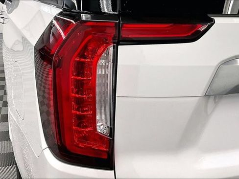Used 2024 GMC Yukon XL Denali AWD/4WD image 37