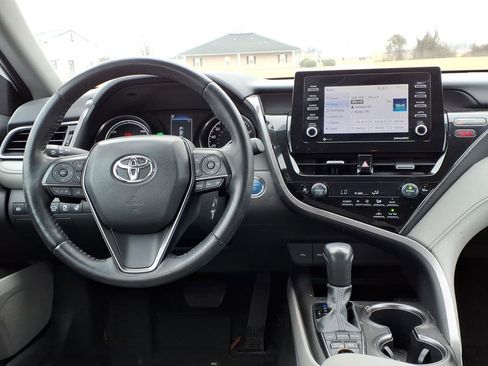 Used 2022 Toyota Camry SE w/ Cold Weather Package image 11