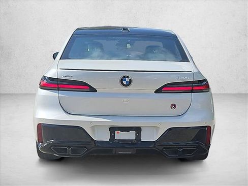 Used 2025 BMW 760i xDrive w/ Executive Package AWD/4WD image 7
