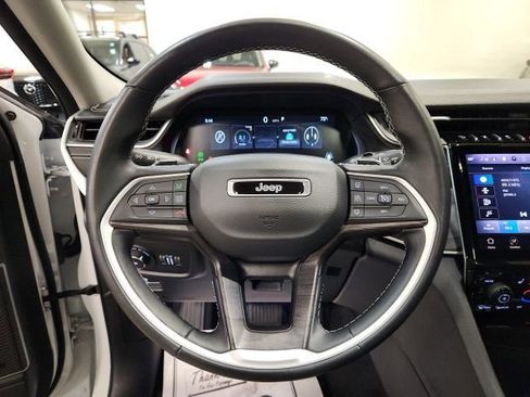 Used 2022 Jeep Grand Cherokee Limited AWD/4WD image 18