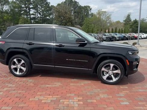 Used 2023 Jeep Grand Cherokee Limited w/ Luxury Tech Group II AWD/4WD image 4