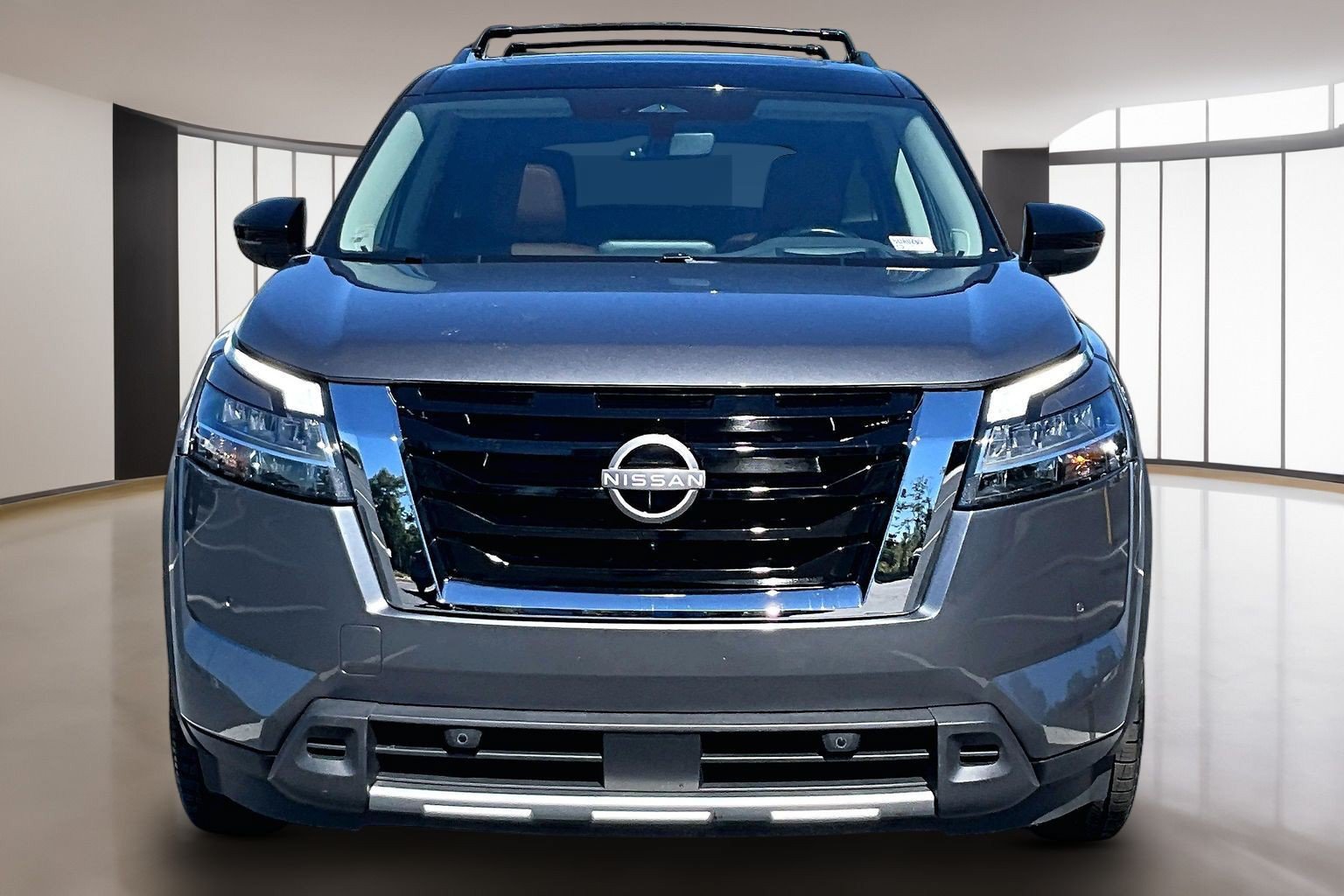Used 2023 Nissan Pathfinder Platinum AWD/4WD image 2