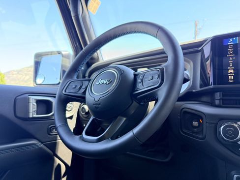 Used 2024 Jeep Wrangler Unlimited Rubicon 4xe AWD/4WD image 14
