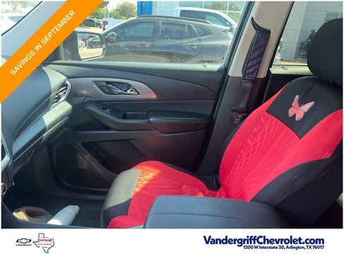 Used 2021 Chevrolet Traverse LT FWD image 17