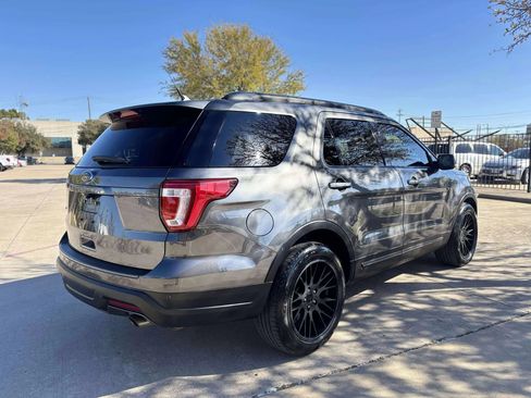 Used 2018 Ford Explorer XLT w/ Equipment Group 202A image 9