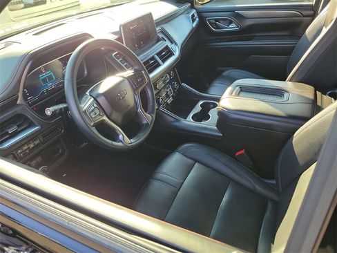 Certified 2023 Chevrolet Suburban RST w/ Sport Performance Package image 10