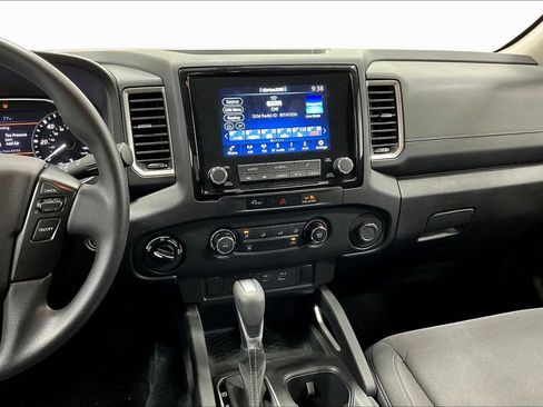 Used 2024 Nissan Frontier SV image 8