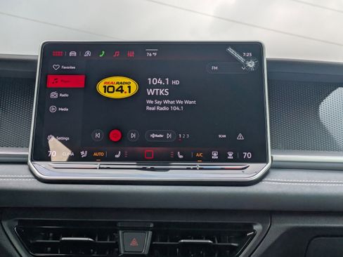 New 2026 Volkswagen Tiguan SE R-Line AWD/4WD image 18