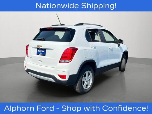 Used 2022 Chevrolet Trax LT w/ LT Convenience Package AWD/4WD image 3