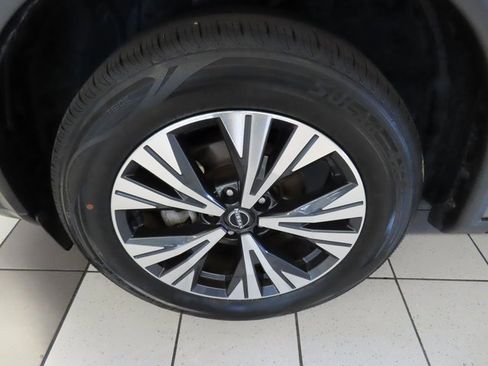 Used 2023 Nissan Rogue SV image 17