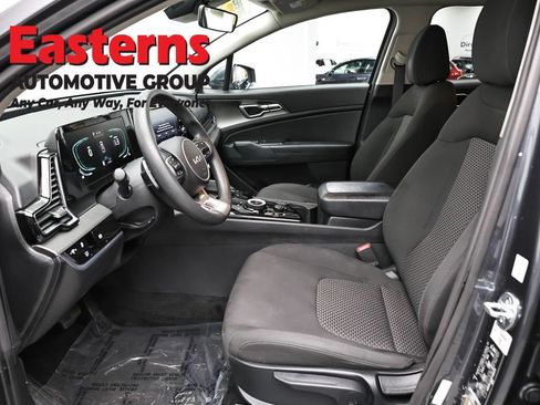 Used 2023 Kia Sportage LX AWD/4WD image 13