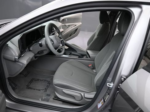 Certified 2023 Hyundai Elantra SEL FWD image 11