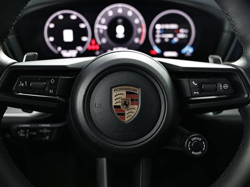 Certified 2025 Porsche Cayenne AWD/4WD image 34