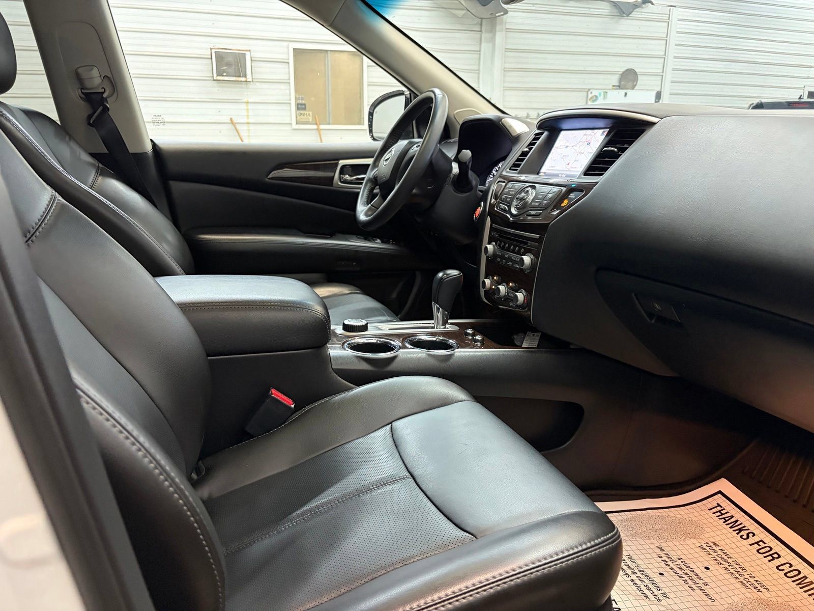 Used 2014 Nissan Pathfinder Platinum w/ Platinum Premium Package AWD/4WD image 27
