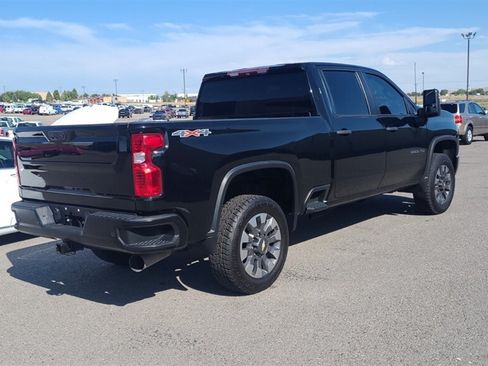 Used 2022 Chevrolet Silverado 2500 Custom w/ Custom Value Package AWD/4WD image 5