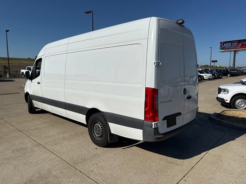 Used 2023 Mercedes-Benz Sprinter 2500 image 5