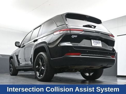 Used 2023 Jeep Grand Cherokee Limited w/ Luxury Tech Group II AWD/4WD image 34