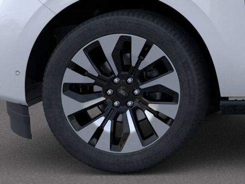 New 2025 Ford Expedition Platinum w/ Driver's Package image 21